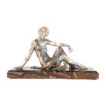 Reserve: 450 EUR        Art-Decó-Figur um 1920, Metallguss, Sockel aus mehrfarbigem Marmor, hier