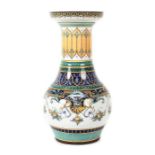 Reserve: 150 EUR        Vase mit Historismusdekor Faiencerie de Sarreguemines, Ende 19. Jh.,