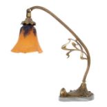 Reserve: 400 EUR        Tischlampe Daum Nancy, Frankreich, um 1910/15, Marmorgrundplatte, darauf