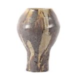 Reserve: 25 EUR        Vase um 1970, beiger Scherben, runder, konisch ansteigender Stand,