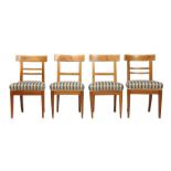 Reserve: 100 EUR        Folge von vier leicht variierenden Stühlen Anfang 20. Jh., Biedermeier-Stil,