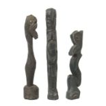 Reserve: 30 EUR        3 Dämonenfiguren wohl Bali, Holz, schwarz gefärbt, Darstellungen dreier