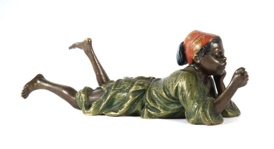 Reserve: 150 EUR        Liegender Marokkaner Franz Bergmann, Wien, Wiener Bronze, Anfang 20. Jh., - Image 2 of 2