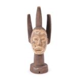 Reserve: 160 EUR        Tanzaufsatz Nigeria, Stammeskunst der Igbo, Holz geschnitzt, braun