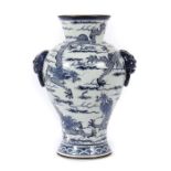 Reserve: 170 EUR        Vase mit Drachenmalerei China, späte Qing-Dynastie, Porzellan, blaue