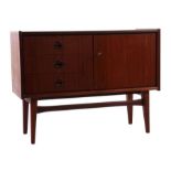 Reserve: 180 EUR        Sideboard 1960/70er Jahre, Teakholz, massives organisch gerundetes