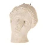 Römischer Frauenkopf als Wanddekoration wohl Italien, 20. Jh., Gips, Wanddekoration in Form eines