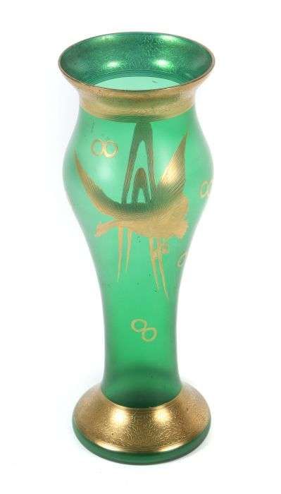 Reserve: 200 EUR        Vase Frankreich, um 1910, grün eingefärbtes Glas, formgeblasen, geätztes und - Image 2 of 2