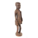 Figur Afrika, Holz geschnitzt, braun patiniert, auf Sockel stehende Figur, der gewölbte Bauch von