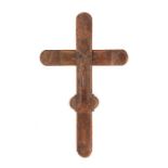 Aufsatzkreuz Russland 17./18. Jh., Buchsbaum, im Relief beschnitzt, Kreuz auf an den Abschlüssen