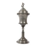 Reserve: 100 EUR        Zinnpokal Wien, dat. 1796, runder Fuß, Balusterschäftung, unterhalb der