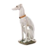 Reserve: 150 EUR        Großer Greyhound Ende 19. Jh., rötlicher Scherben, weiß glasiert, part.