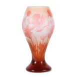 Reserve: 300 EUR        Vase mit Mohnblüten Emile Gallé, Nancy um 1904, farbloses Glas,
