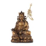 Reserve: 250 EUR        Padmasambhava Tibet, 19./20. Jh., Kupfer, Figur des Guru Rinpoche als