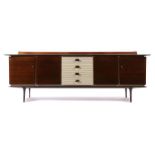 Reserve: 700 EUR        Sideboard Italien, 1950er, aufwendig gearbeitete Ausführung, Hochglanzlack