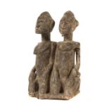 Reserve: 1200 EUR        Doppelfigur Mali, Stammeskunst der Dogon, Holz geschnitzt, graubraun