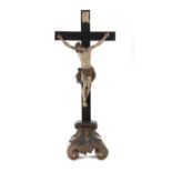 Reserve: 180 EUR        Standkruzifix 19. Jh., der Korpus Christi aus Lindenholz vollplastisch