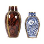 2 Keramikvasen Ahmed Serghini Safi, Marokko u.a., 2. Hälfte 20. Jh., rötlicher Scherben,
