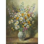 Richter, Hans Rudolf geb. 1920 in Wien. "Wiesenblumenstillleben", Margeriten u.a. Blumen in