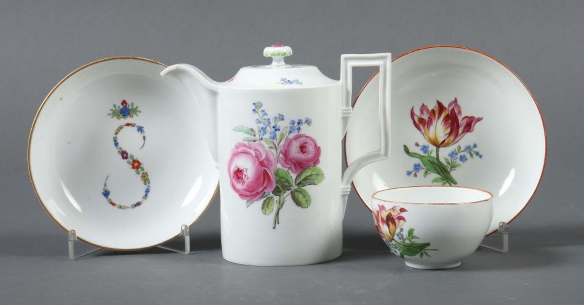 4 Serviceteile mit Blumenmalerei Meißen, 1774-1815, Porzellan, polychrome Aufglasurbemalung mit