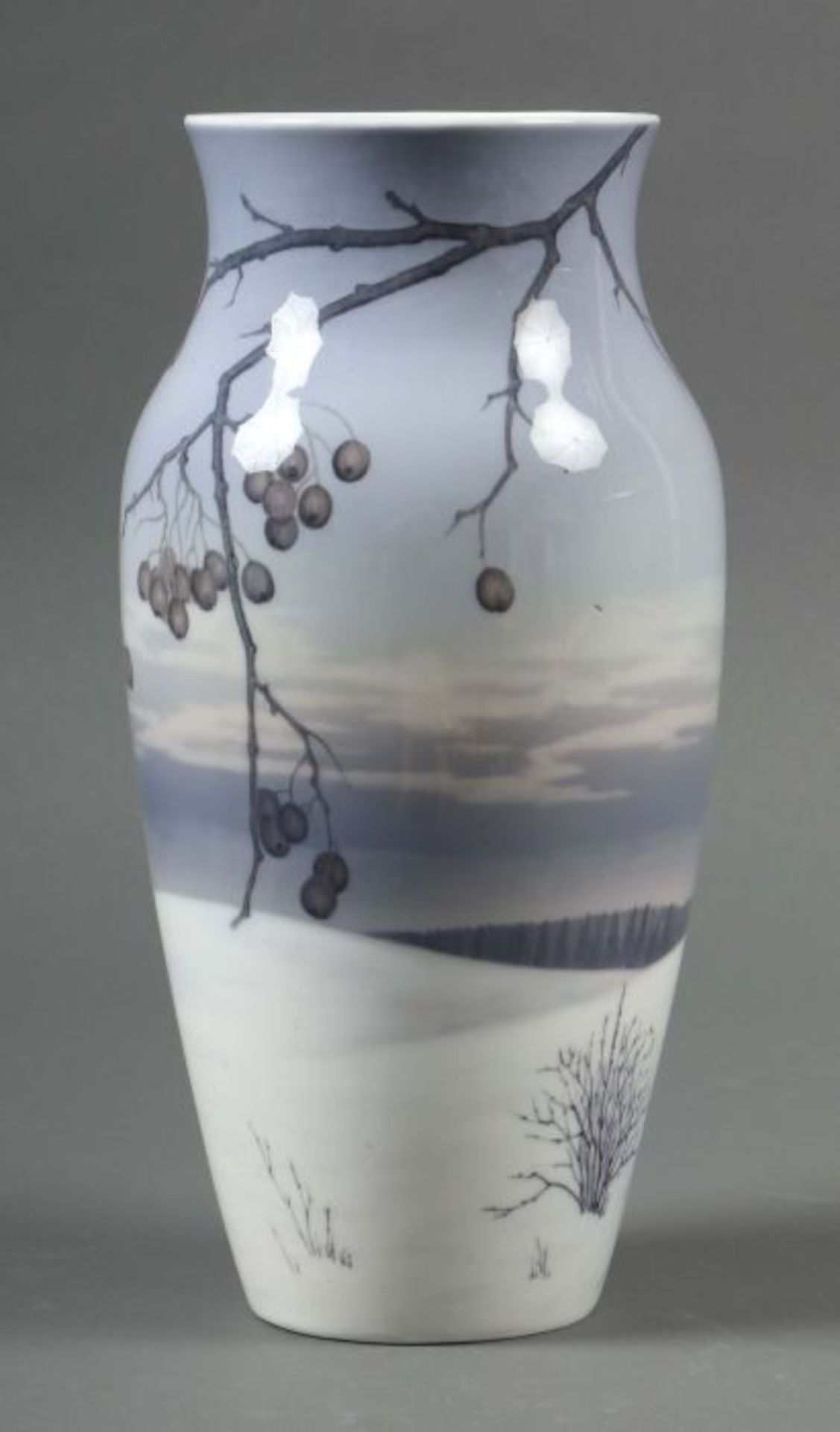 Jugendstil-Vase Royal Copenhagen, 1889-1922, Porzellan, pastelltonige Unterglasurbemalung mit