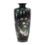 Cloisonné-Vase Japan, 1. Drittel 20. Jh., Messing, polychrome Darstellung von zwei Hähnen unter