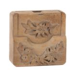 Taschenuhrenständer Anfang 20. Jh., Holz geschnitzt, quadratische Kastenform, von geschnitzten