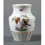 Vase "Rothschild" Herend, nach 1965, Porzellan, polychromes Aufglasurdekor mit Vögeln auf Astwerk,