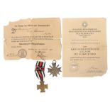 2 Orden mit Urkunden 2. WK, 1 x Ehrenkreuz für Kriegsteilnehmer am Band mit kl. Schleife an Nadel,