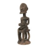 Figur Mali, Stammeskunst der Dogon, helles Holz geschnitzt, schwarzbraune Krustenpatina, aus