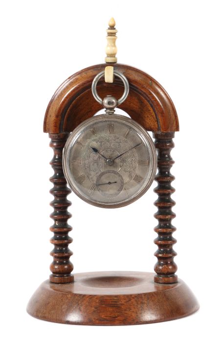 Taschenuhrenständer mit Herrentaschenuhr London, 1863, Silber, Uhr: ziseliertes Zifferblatt mit röm.