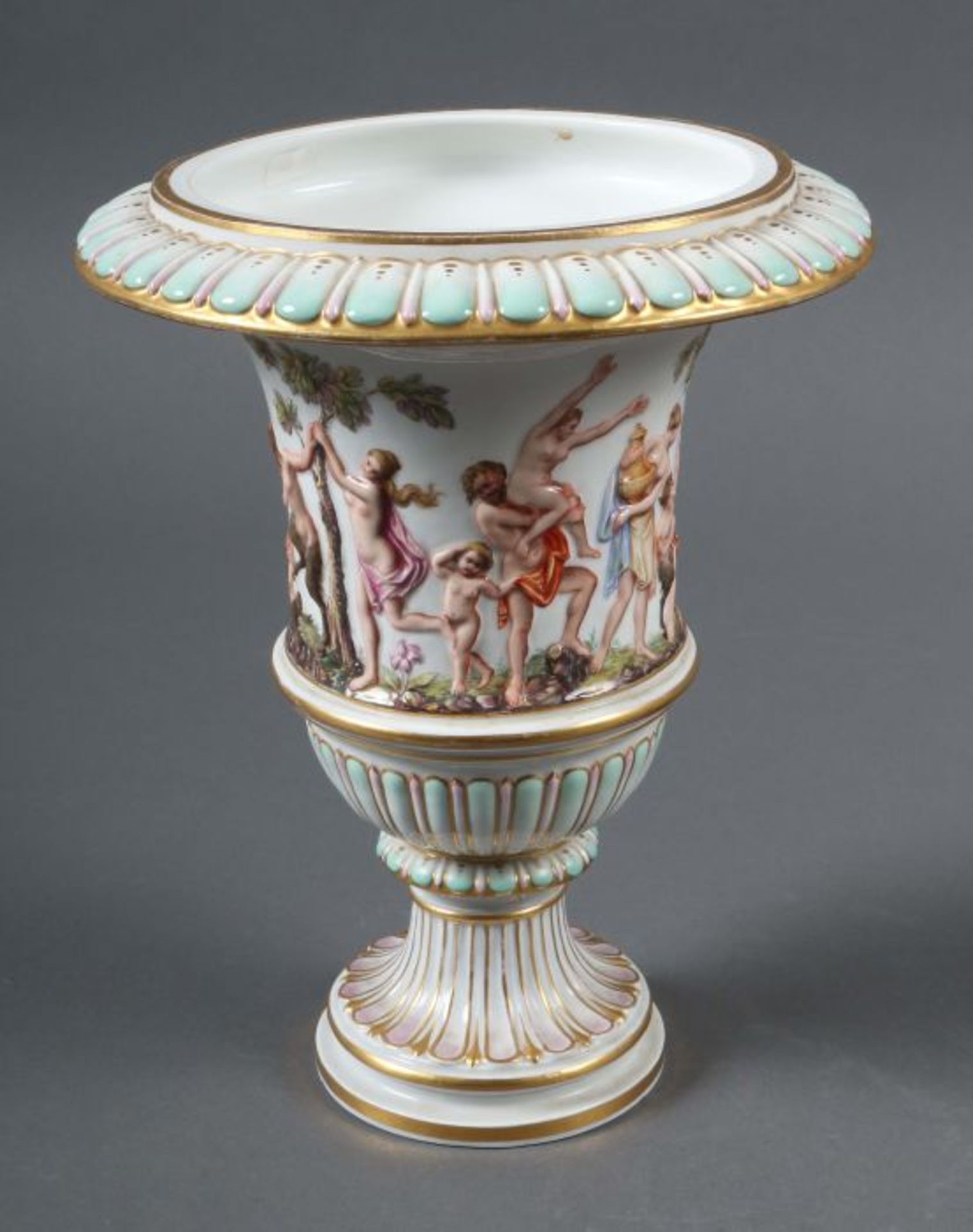 Kratervase mit Bacchantenfries Meißen, um 1870, Porzellan, polychrome Aufglasurbemalung, part. - Image 5 of 6