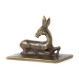 Löhner, Rudolf 1890 - 1971. "Liegendes Jungreh", Bronze, stilisierte Darstellung, auf rechteckiger