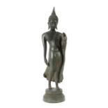 Buddha Shakyamuni Mitte 20. Jh., wohl Thailand, Metallguss, auf Rundsockel stehender Buddha