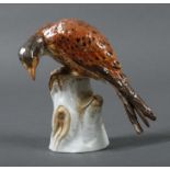 Greifvogel auf Astsockel Meißen, 2. Hälfte 19. Jh., Porzellan, polychrome Aufglasurbemalung,