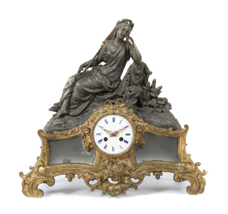 Figurenpendule Frankreich, Ende 19. Jh., Metallguss, vergoldet, im Stil des Louis XVI mit