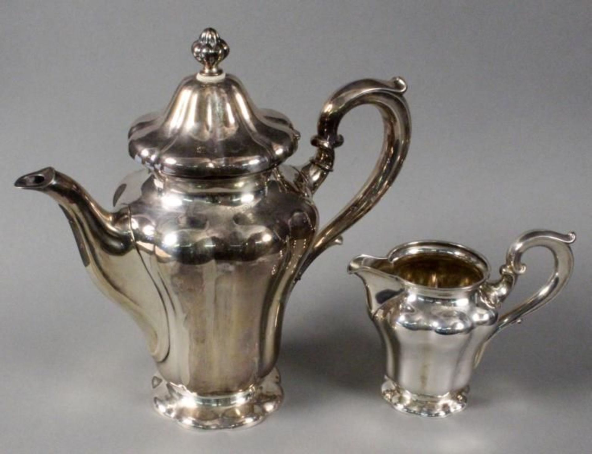 A COFFEE POT AND A MILK JUG Sweden Silver, Baroque form, hallmarked: year's mark C8, master: GEN;