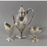 A 3-PIECE COFFEE SERVICE USA, 1913 925 Sterling silver. Consisting of coffee pot, cream jug and
