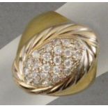 A DIAMOND RING 585 yellow gold with 23 diamonds, ca. 6.51g. DIAMANTRING 585/000 Gelbgold mit 23