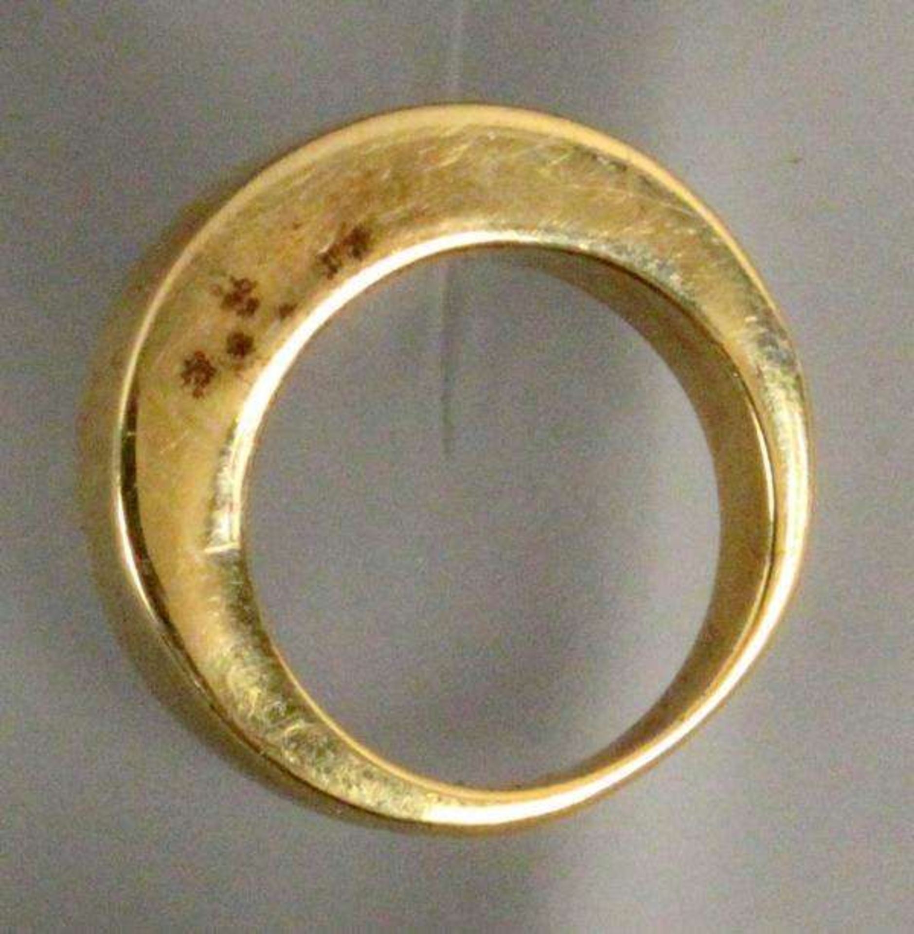 A GOLD RING 750 yellow gold, ca. 6.4g, without gold stamp, checked. GOLDRING 750/000 Gelbgold. Ca. - Bild 2 aus 2