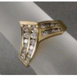 DAMENRING, 420/000 Gelbgold mit Brillantbesatz. Gr.18, ca.3g Reserve Price: € 90