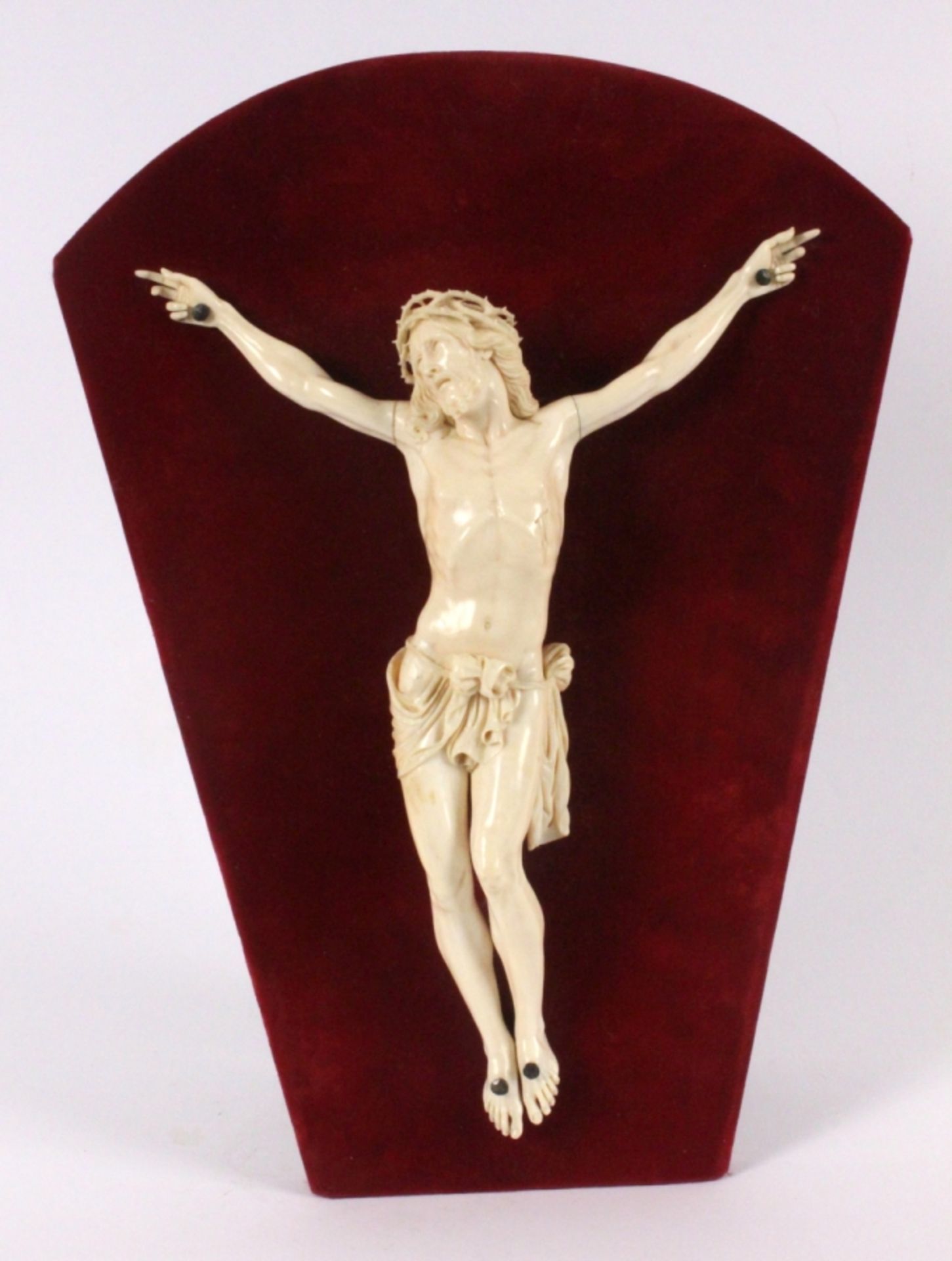 Opening: 2000 EUR    CORPUS CHRISTI ca. 1700 ''Four-pointed'' crucifix, finely carved ivory, 25cm