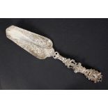 A CAKE SERVER 800 Silver, 23.5cm long, about 66g, hallmark.    TORTENHEBER Silber 800. L.23,5cm, ca.