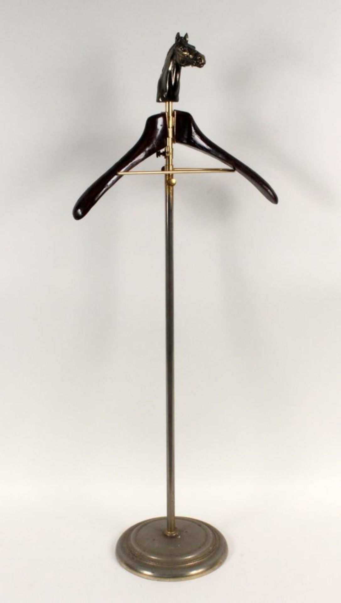 Opening: 120 EUR    AN OLD VALET STAND WITH HORSE BUST Height 99cm, adjustable.    ALTER