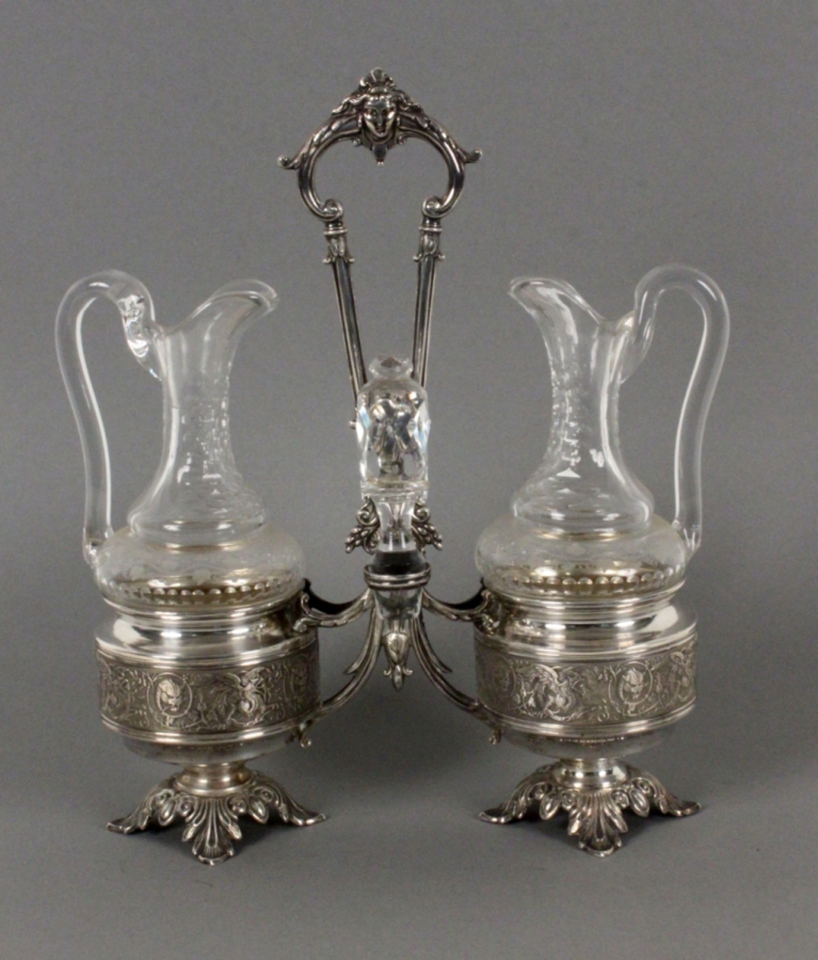 Opening: 650 EUR    A SILVER HUILIÈRE France, ca. 1900 Silver with gilt interior, relief decor