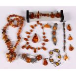 20 TEILE BERNSTEINSCHMUCKAufrufpreis: 100 EUR

A LOT OF 20 PIECES OF AMBER JEWELLERYOpening price: