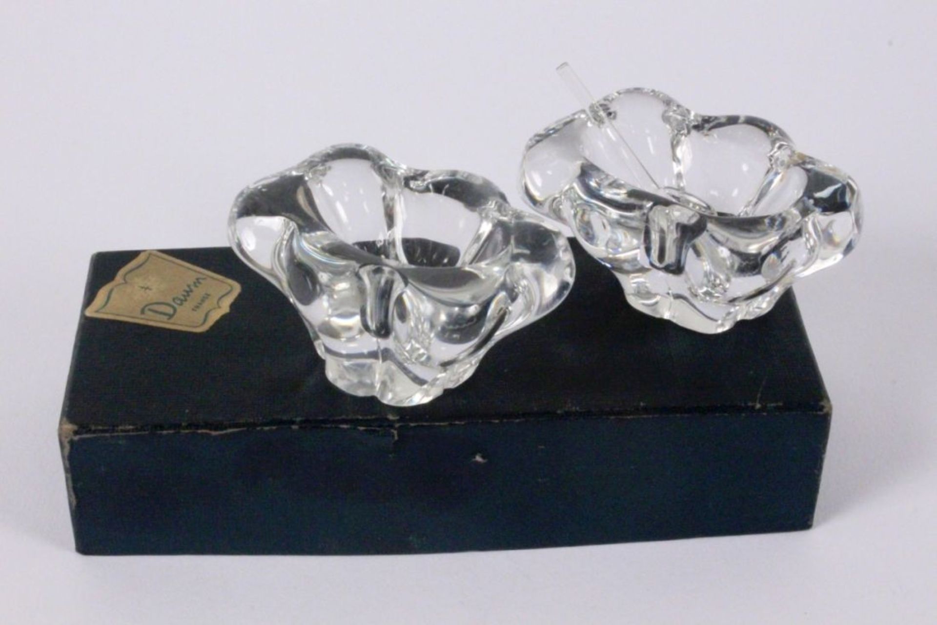 PAAR DAUM SALZSCHALENFarbloses Kristallglas. Mit Löffel, in der OriginalschachtelAufrufpreis: 60 EUR