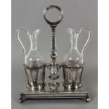 HUILIÈREParis um 1800 Silber. Klassizistischer Stil. Komplett mit originaler Essig- und Ölkaraffe