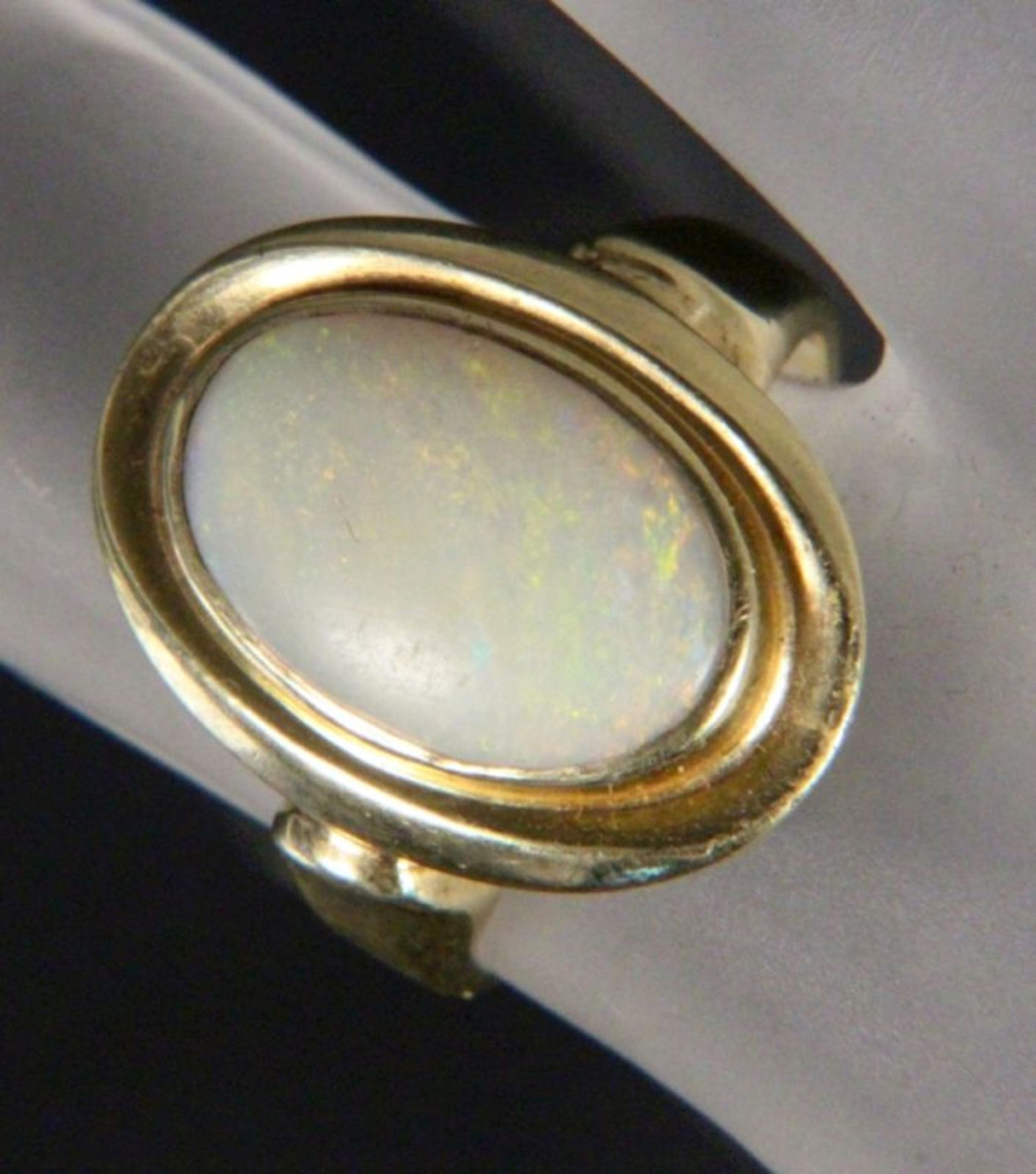 RING MIT EDELOPAL333/000 Gelbgold mit einem Vollopal. Ringmaß 16,5mm, ca. 3,77gAufrufpreis: 50