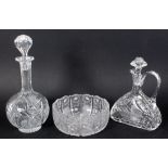 ZWEI KARAFFEN UND SCHALEKristallglasAufrufpreis: 30 EUR

TWO DECANTERS AND A BOWLcrystal